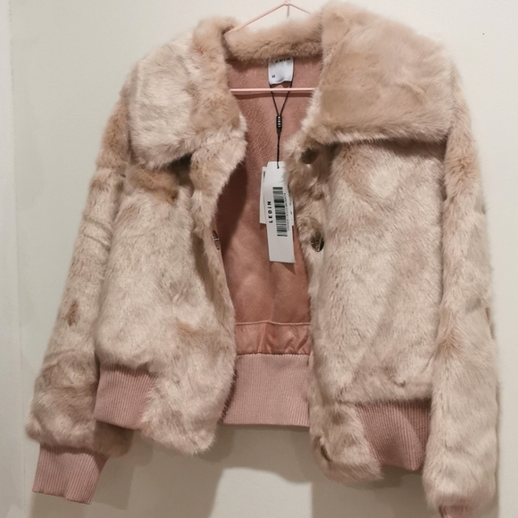 🌸 Pink Faux Fur Jacket 🌸 - Picture 2 of 5